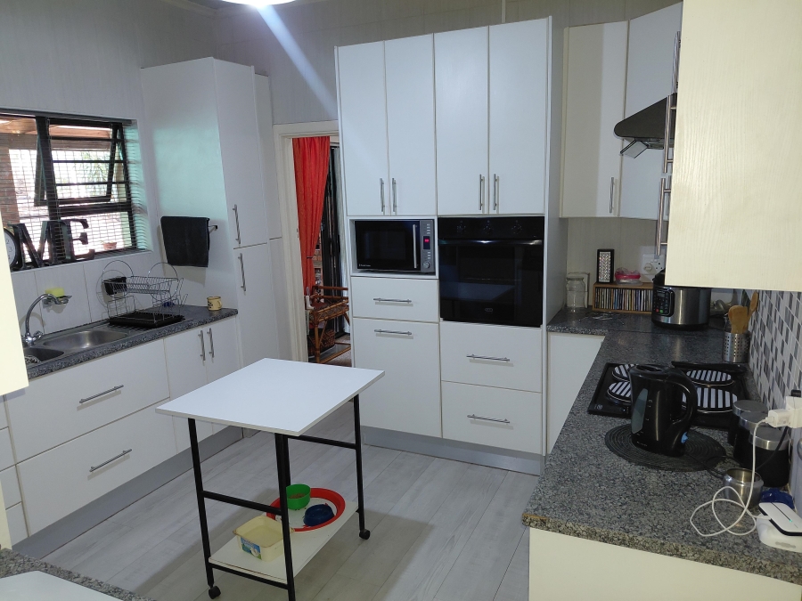 4 Bedroom Property for Sale in Van Riebeeck Hoogte Eastern Cape
